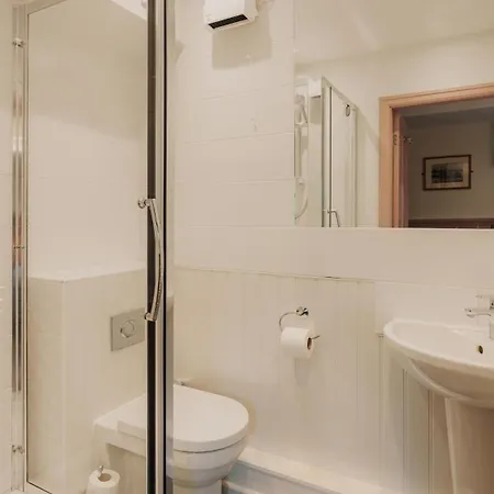 Claife Heights Cottage At Windermere Marina Village Apartment