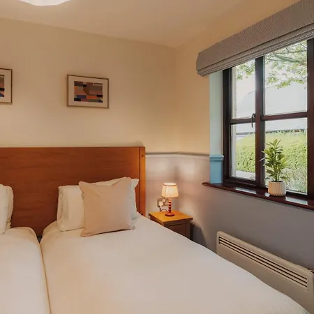 Апартаменты Dog Friendly Lakeland At Windermere Marina Village