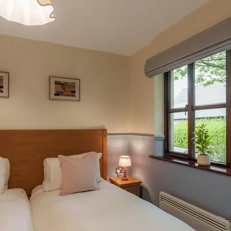 شقة Dog Friendly Lakeland At Windermere Marina Village