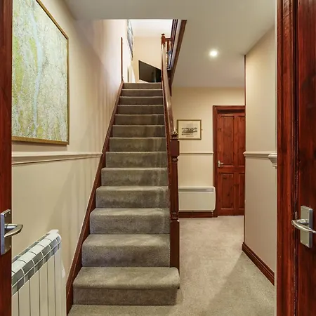 Claife Heights At Windermere Marina Village 아파트 *